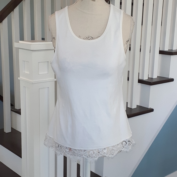 White Moda lace trimmed tank top 🐸 - Picture 1 of 4